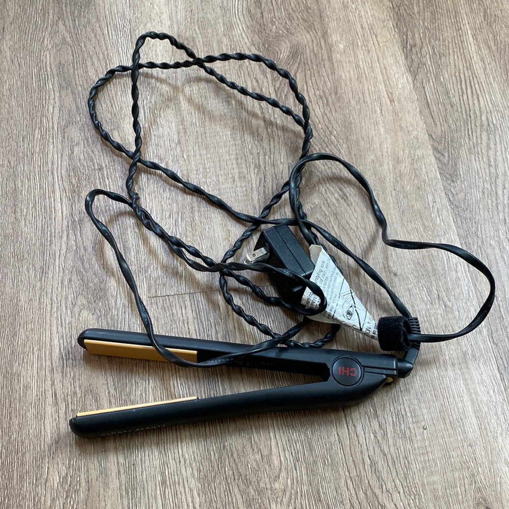 Chi global beauty 1” flat iron .